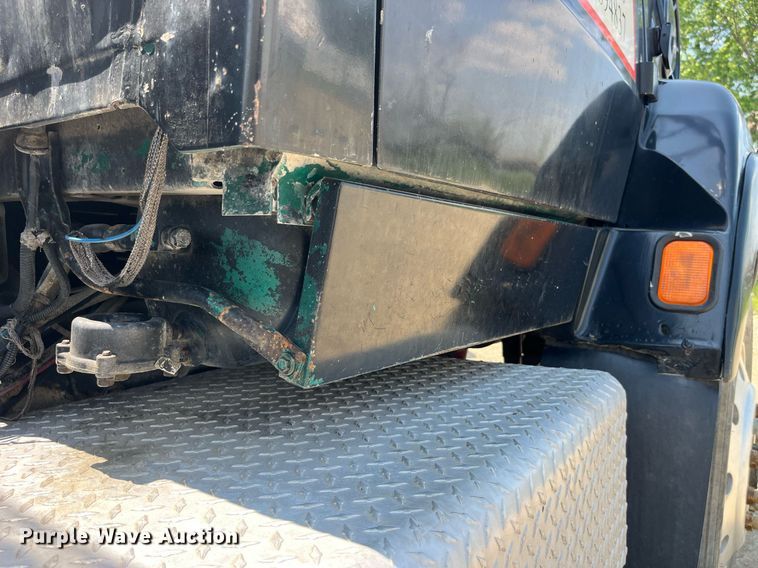 image for item DP0485 1990 Ford LT9000  semi truck