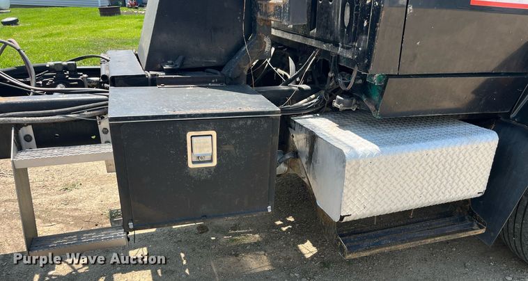 image for item DP0485 1990 Ford LT9000  semi truck