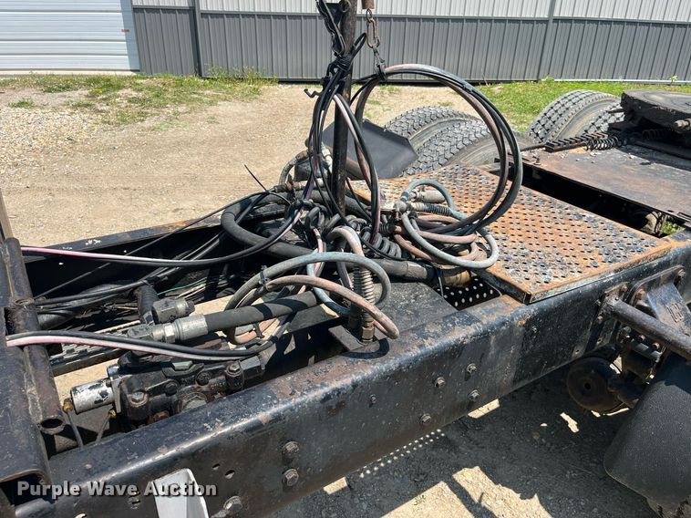 image for item DP0485 1990 Ford LT9000  semi truck