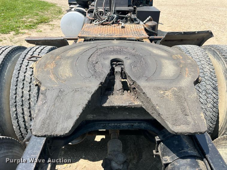 image for item DP0485 1990 Ford LT9000  semi truck