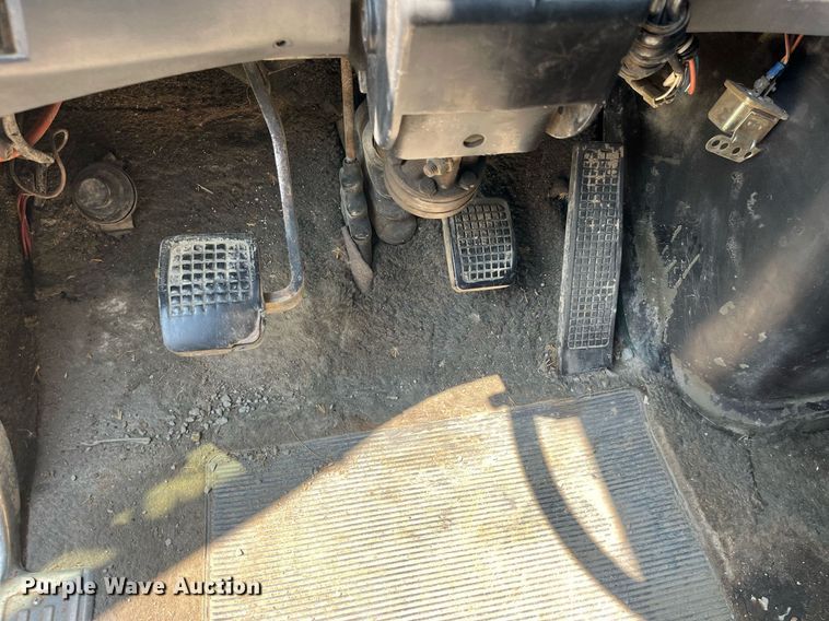 image for item DP0485 1990 Ford LT9000  semi truck