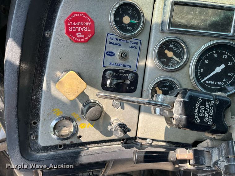 image for item DP0485 1990 Ford LT9000  semi truck