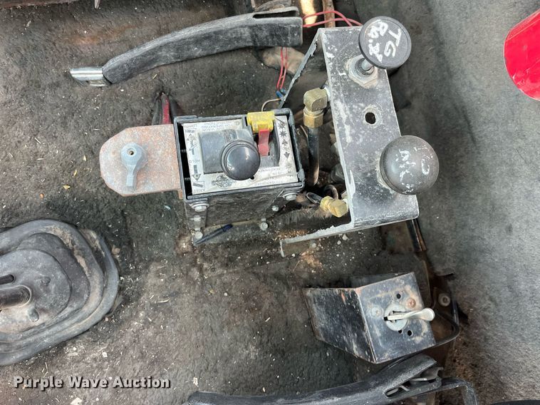 image for item DP0485 1990 Ford LT9000  semi truck