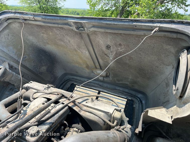 image for item DP0485 1990 Ford LT9000  semi truck