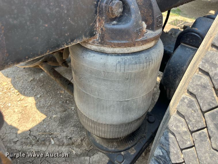 image for item DP0485 1990 Ford LT9000  semi truck