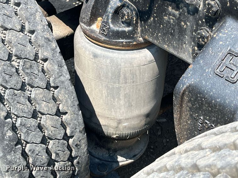 image for item DP0485 1990 Ford LT9000  semi truck