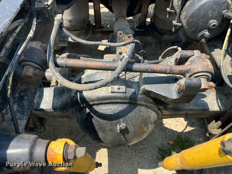 image for item DP0485 1990 Ford LT9000  semi truck