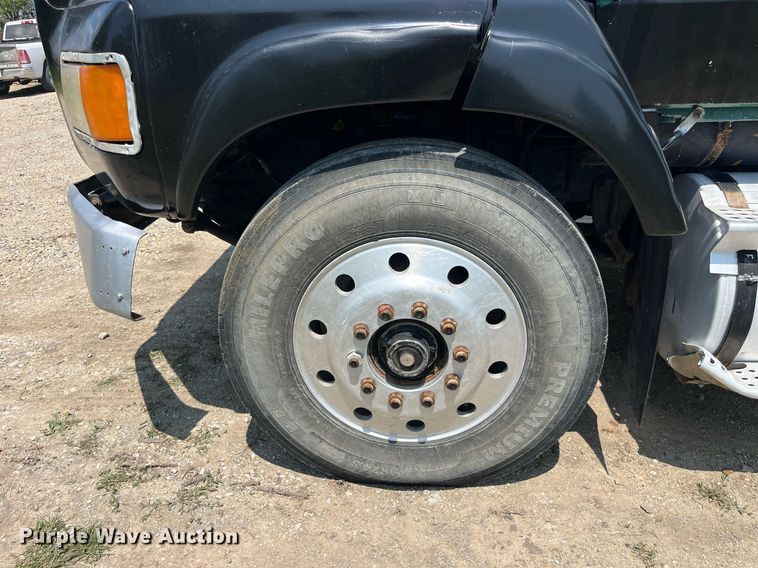 image for item DP0485 1990 Ford LT9000  semi truck