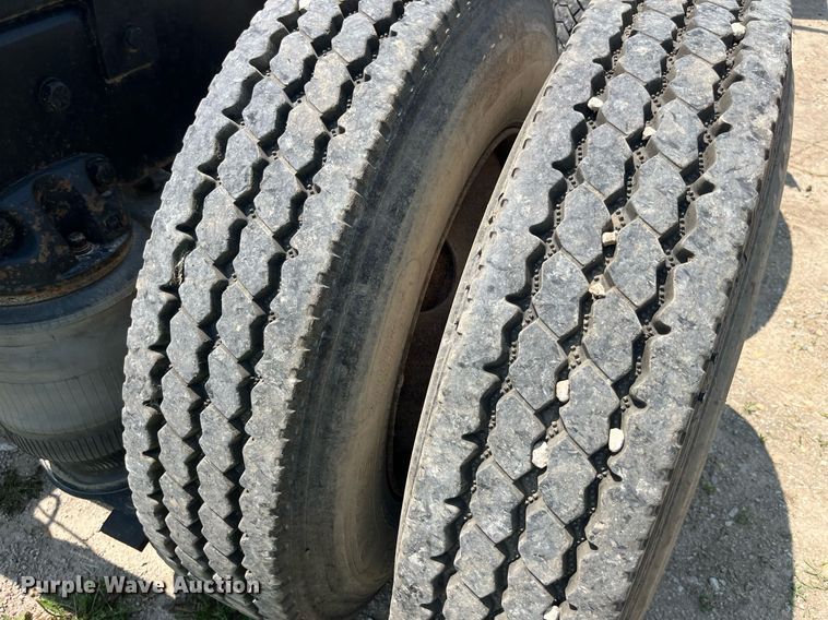 image for item DP0485 1990 Ford LT9000  semi truck