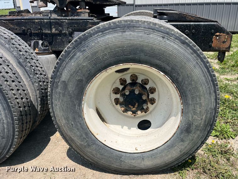 image for item DP0485 1990 Ford LT9000  semi truck