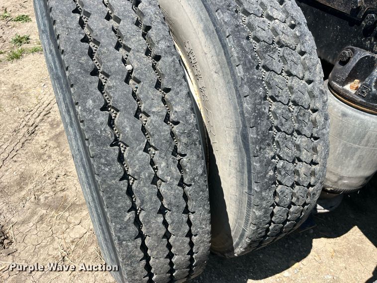 image for item DP0485 1990 Ford LT9000  semi truck