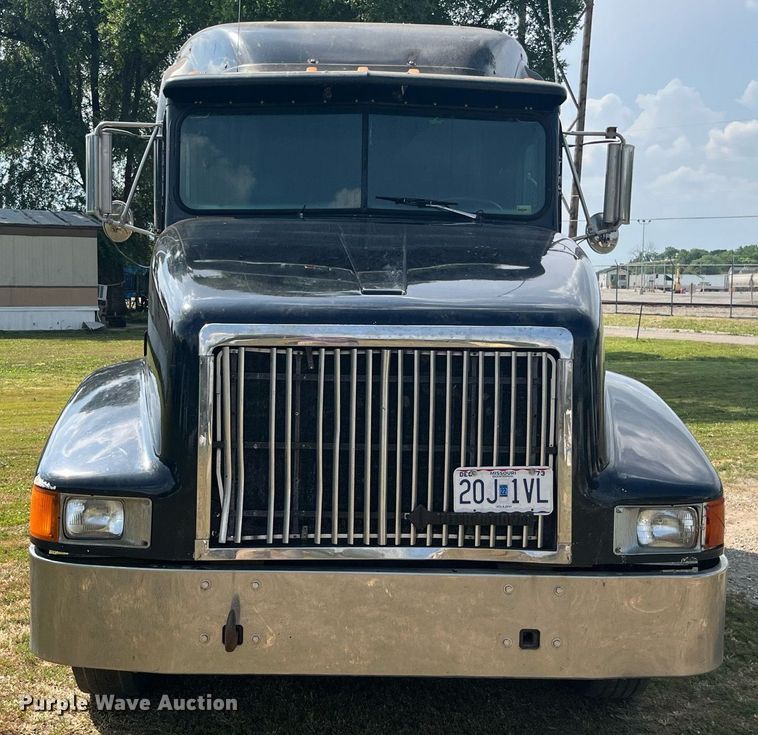 image for item DP0497 1996 International 9400  semi truck