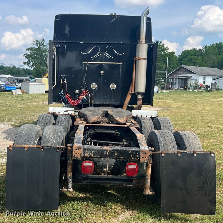 image for item DP0497 1996 International 9400  semi truck