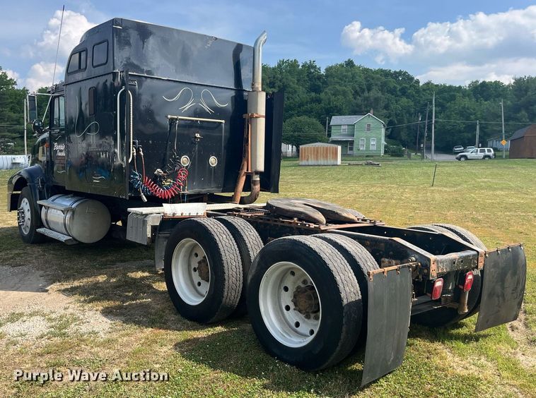 image for item DP0497 1996 International 9400  semi truck