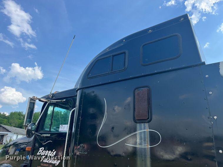 image for item DP0497 1996 International 9400  semi truck