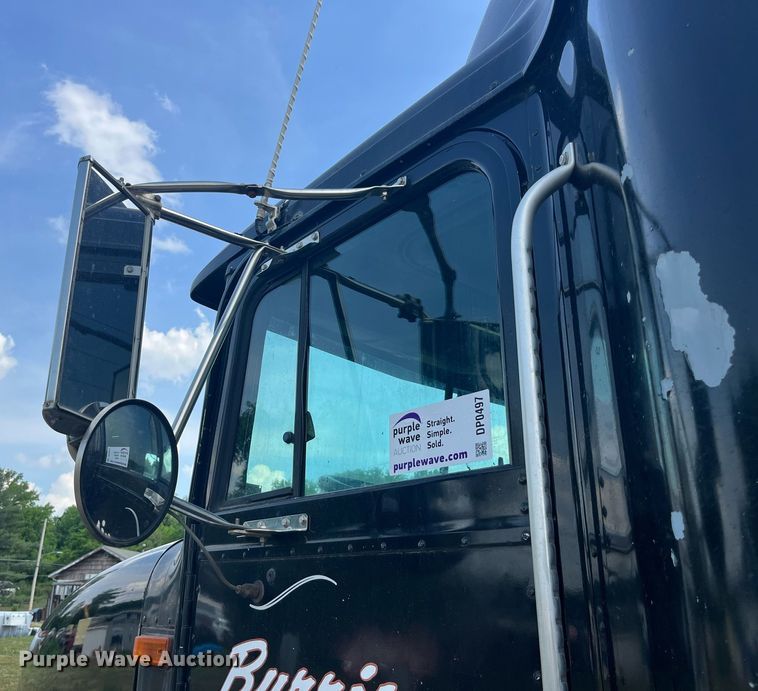 image for item DP0497 1996 International 9400  semi truck