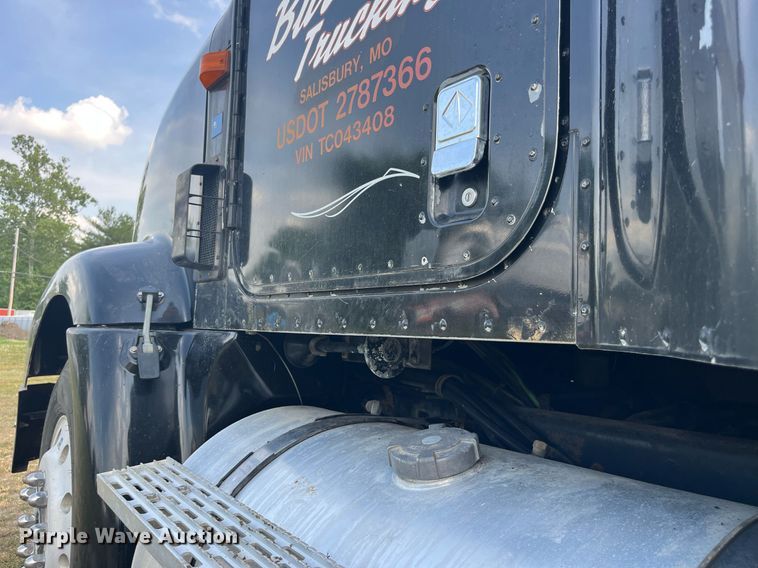 image for item DP0497 1996 International 9400  semi truck