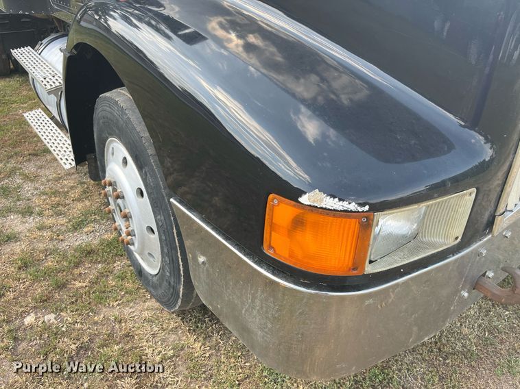 image for item DP0497 1996 International 9400  semi truck