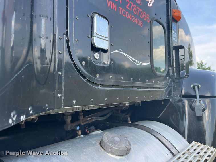 image for item DP0497 1996 International 9400  semi truck