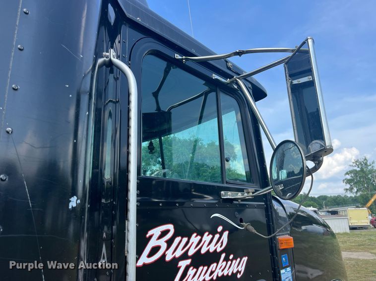 image for item DP0497 1996 International 9400  semi truck