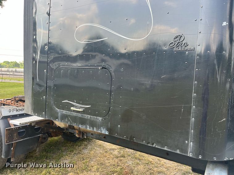 image for item DP0497 1996 International 9400  semi truck