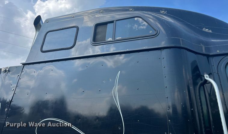 image for item DP0497 1996 International 9400  semi truck