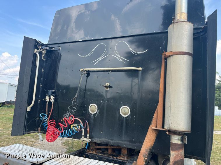 image for item DP0497 1996 International 9400  semi truck