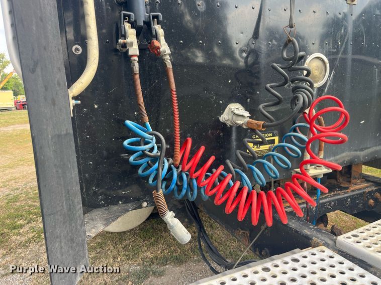 image for item DP0497 1996 International 9400  semi truck