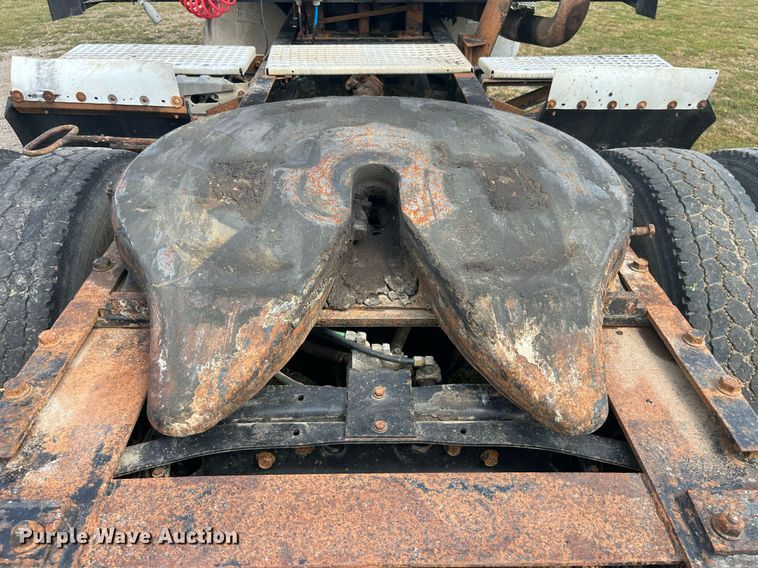 image for item DP0497 1996 International 9400  semi truck