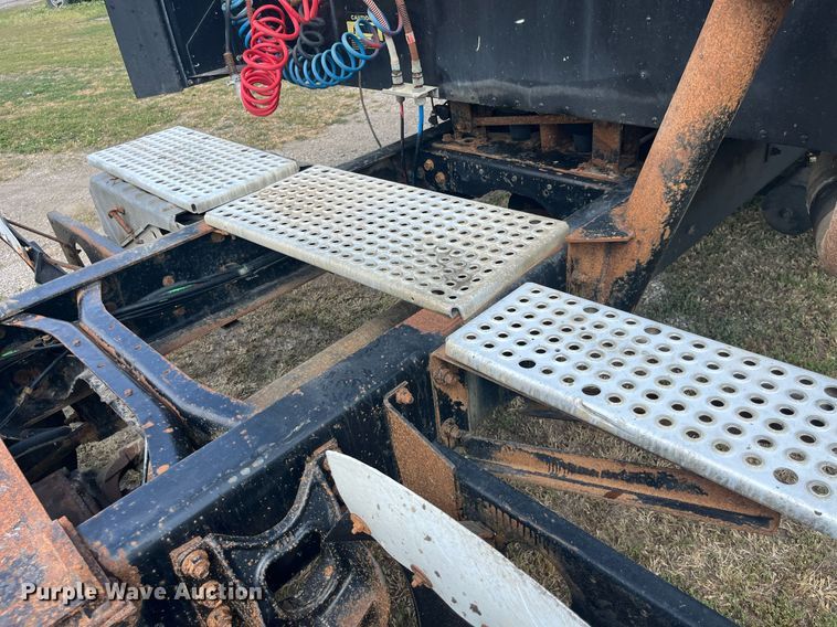 image for item DP0497 1996 International 9400  semi truck