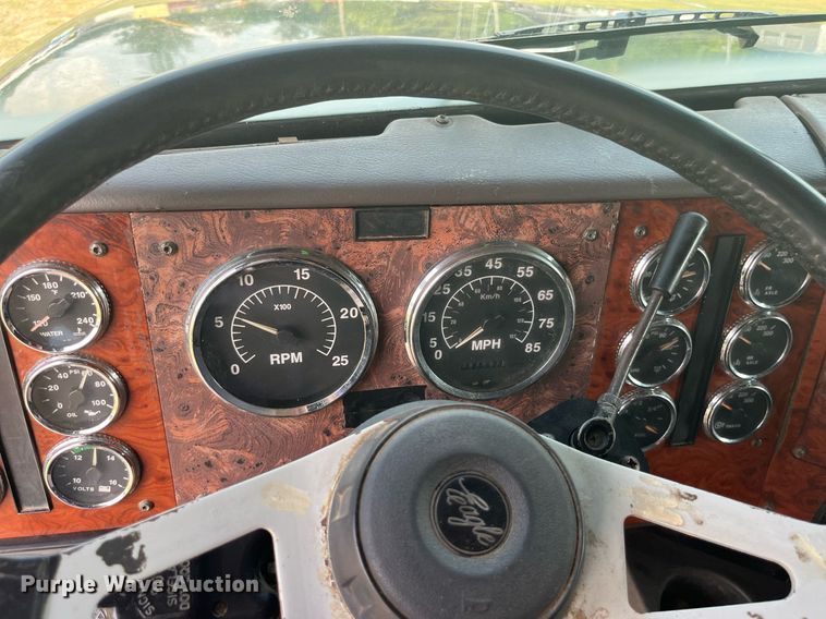 image for item DP0497 1996 International 9400  semi truck