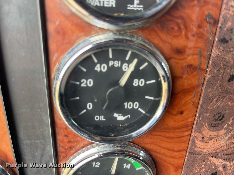 image for item DP0497 1996 International 9400  semi truck