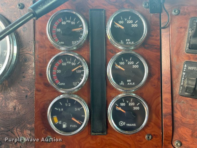 image for item DP0497 1996 International 9400  semi truck