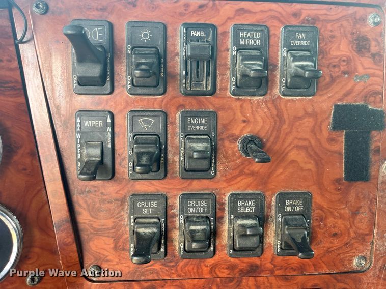 image for item DP0497 1996 International 9400  semi truck