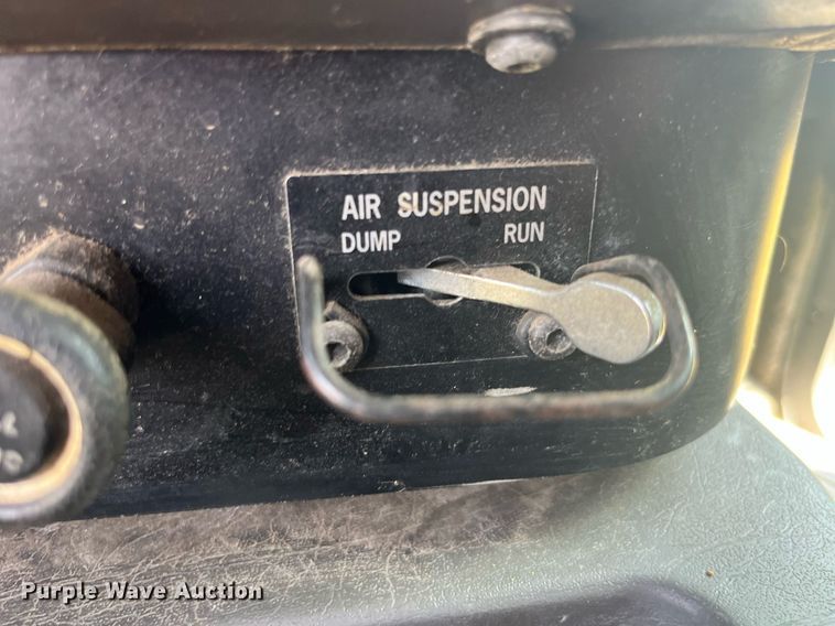 image for item DP0497 1996 International 9400  semi truck