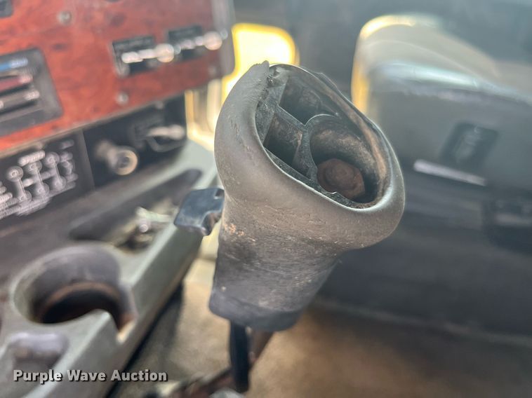 image for item DP0497 1996 International 9400  semi truck