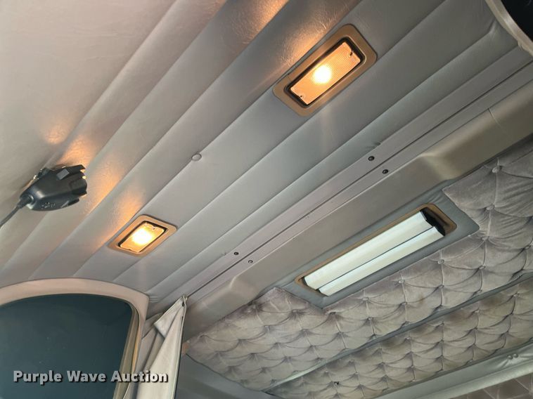 image for item DP0497 1996 International 9400  semi truck