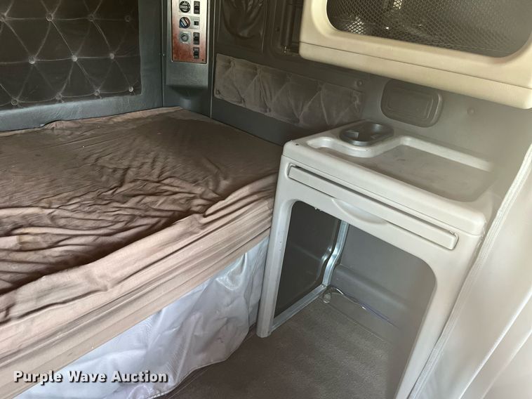 image for item DP0497 1996 International 9400  semi truck