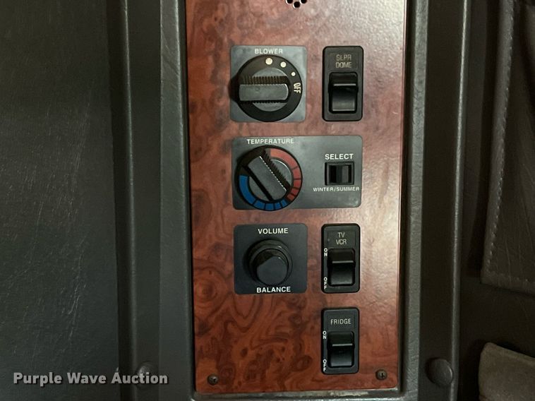 image for item DP0497 1996 International 9400  semi truck