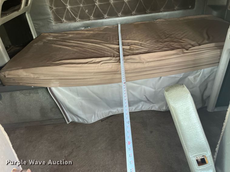 image for item DP0497 1996 International 9400  semi truck