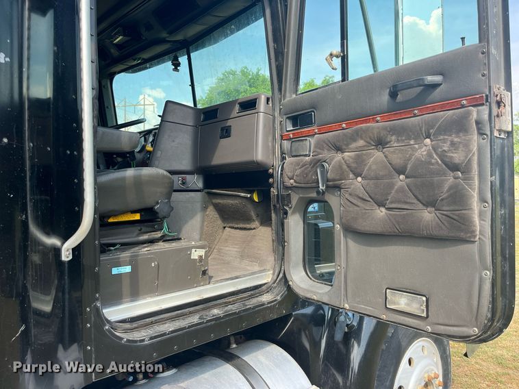 image for item DP0497 1996 International 9400  semi truck