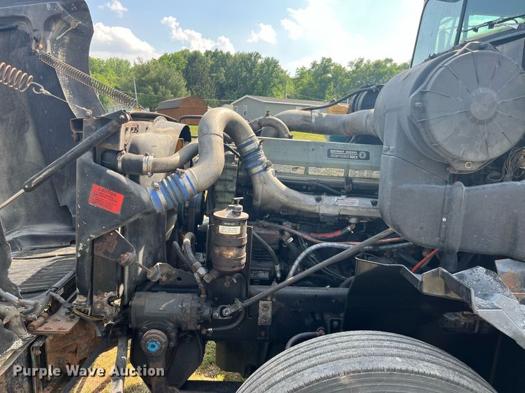 image for item DP0497 1996 International 9400  semi truck