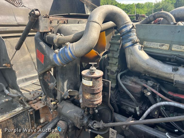 image for item DP0497 1996 International 9400  semi truck