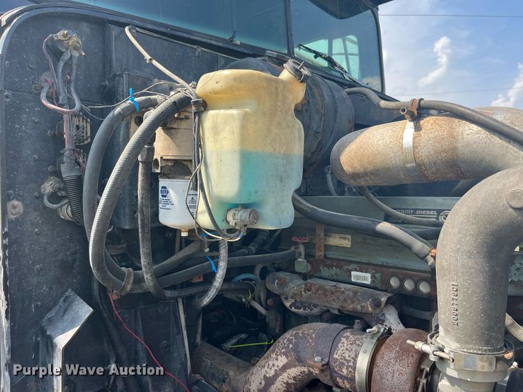 image for item DP0497 1996 International 9400  semi truck