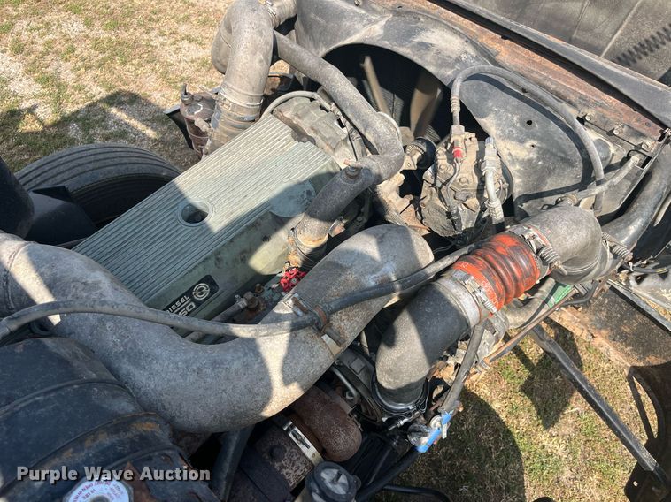 image for item DP0497 1996 International 9400  semi truck