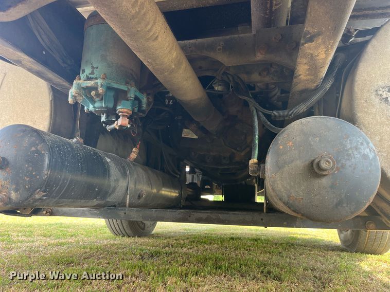 image for item DP0497 1996 International 9400  semi truck