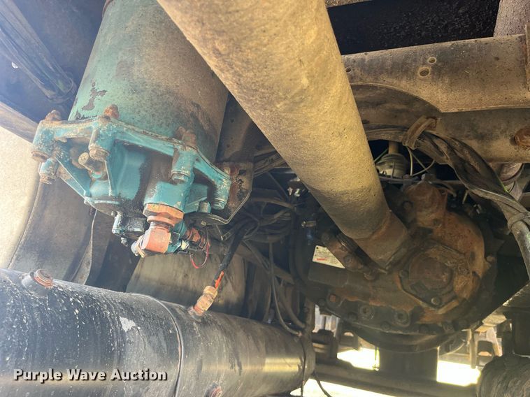 image for item DP0497 1996 International 9400  semi truck