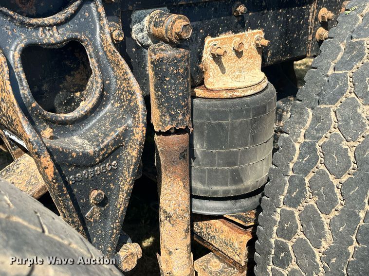 image for item DP0497 1996 International 9400  semi truck