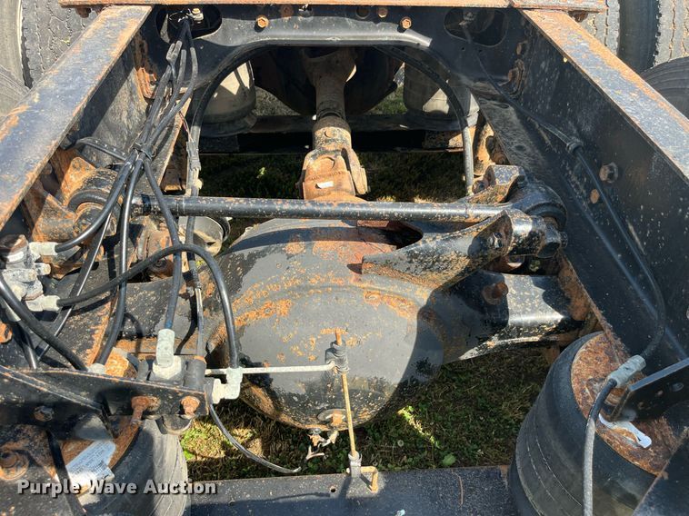 image for item DP0497 1996 International 9400  semi truck