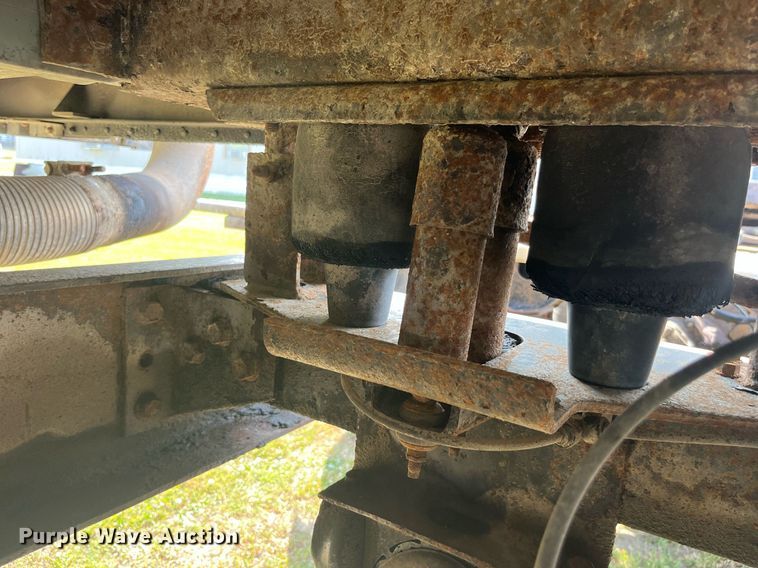 image for item DP0497 1996 International 9400  semi truck